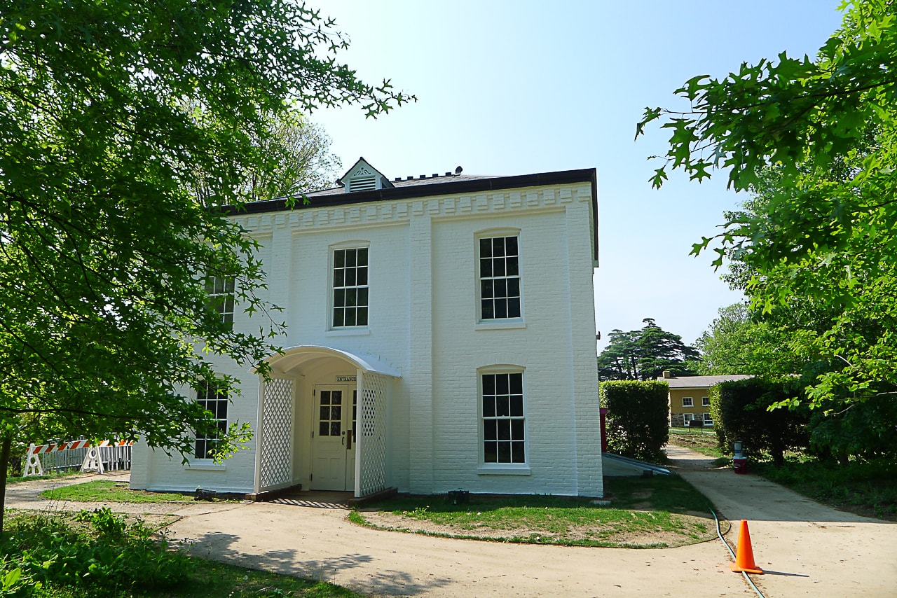 MUSEUM BUILDING AT ARLINGTON HOUSE IN ARLINGTON NATIONAL CEMETERY image 1